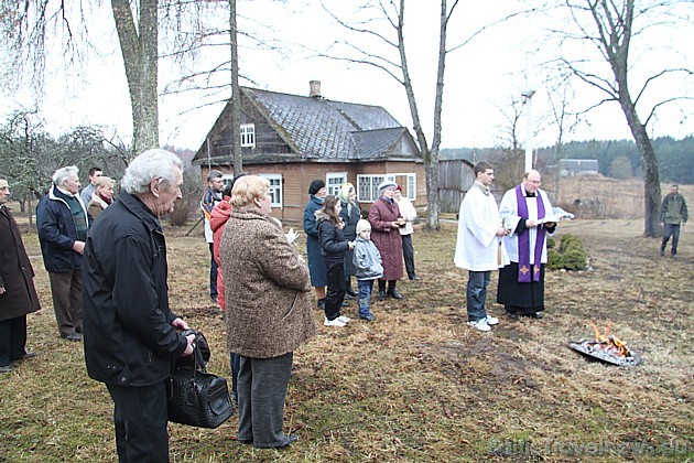 Ļudvikovas katoļu draudze iesvēta uguni 41781