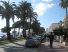 Bulvāris Croisette iet gar jūras krastu un šeit atrodas labākās Kannu viesnīcas un ekskluzīvākie veikali - Dior, Armani, Channel u.c. 2