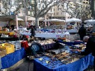 Katru sestdienu de la Liberte alejā tiek rīkots antikvariāta tirdziņš, kur var atrast unikālus suvenīrus 2