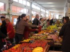 Viena no jaukākajām vietām Kannās ir vietējais tirdziņš, kur var iegādāties svaigus augļus, dārzeņus un puķes par ļoti pieņemamām cenām 4