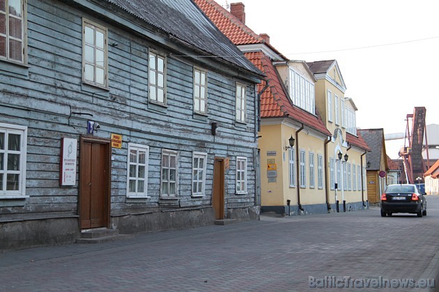 Savdabīgāko un romantiskāko Ventspils pilsētas daļu – Ostgalu – raksturo šauras bruģētas ieliņas, nelielas koka mājiņas ar slēģotiem logiem, kūpinātu  42277