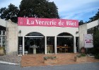 Viens no populārākajiem tūrisma objektiem Biot pilsētā ir stikla pūtēju darbnīca La Verrerie de Biot 1