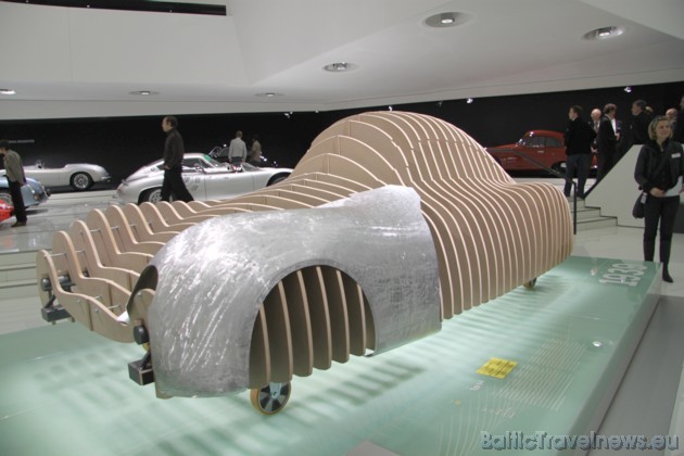 Porsche muzejs piedāvā ikdienā vairāk nekā 80 spēkratus vispārējai apskatei 43008
