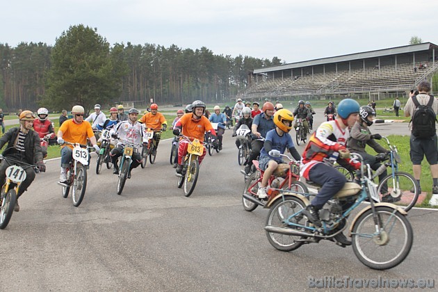 Pēc Padomju Savienības vadības lēmuma agrākajai Ērenpreisa velosipēdu fabrikai, ko pēc kara nacionalizēja, bija jākļūst par vienu no vadošajām rūpnīcā 43341