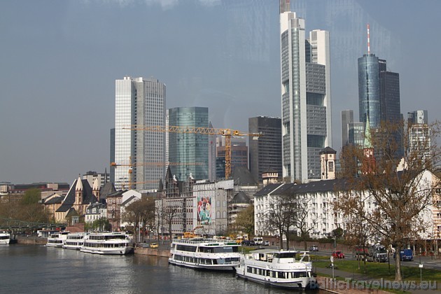 Modernā Frankfurte, ko rotā banku debesskrāpji 43635