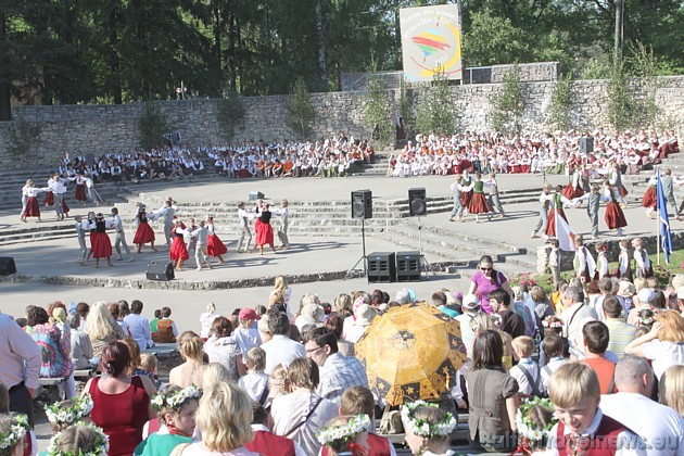 Dziesmu un deju svētki - Nāc gavilēt pie Daugavas 43760