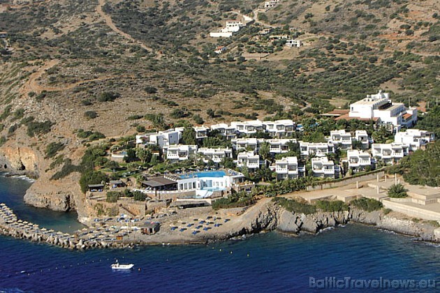The Elounda Village kūrortviesnīca ar 208 elegantām istabām, vasarnīcām un laukumiem atrodas vienā no gleznainākajām Krētas salas vietām 44173