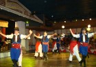 Grieķi ļoti augsti vērtē savu bagātīgo dziesmu un deju krājumu 3