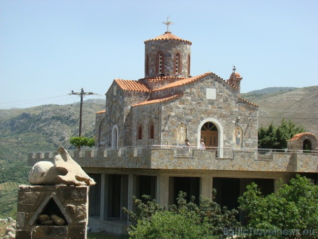 Krētas iedzīvotāji ir ļoti reliģiozi, tāpēc salā visur redzamas ļoti krāšņas baznīcas. Info pie Novatours 44407