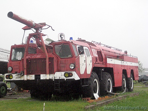 Tehniskās palīdzības mašīna uz sauszemes - ugunsdzēsēju mašīna 44569
