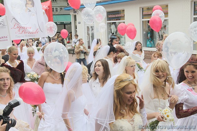 Līgavu parāde 2010 Jūrmalā 13.06.2010 www.ligavuparade.lv 44825