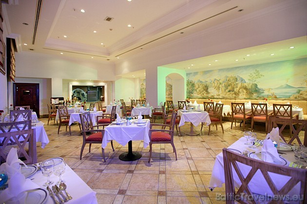 Viesnīcā ir divi a la carte restorāni ar turku nacionālo virtuvi un Vidusjūras restorāns 44955