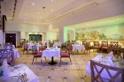 Viesnīcā ir divi a la carte restorāni ar turku nacionālo virtuvi un Vidusjūras restorāns 16
