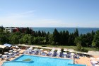 Viesnīcu no Melnās jūras pludmales šķir vien 50 metri un dārzs 4