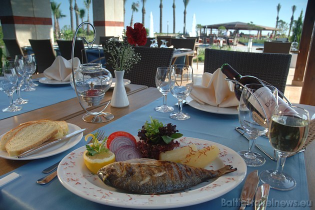 Miracle Hotel viesnīcā darbojas pieci restorāni - no tiem četri a la carte restorāni - turku, itāļu, meksikāņu virtuve un zivju restorāns 45077