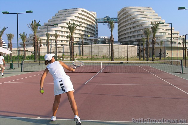 Miracle Hotel klientu aktīvai atpūtai piedāvā dažādas aktivitātes - tenisa kortus, volejbola, basketbola laukumus, šautriņas u.c. 45084