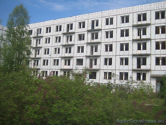 Bijušās Krievijas armijas pilsētiņas ēkas nu stāv vientuļas un pamestas 45162