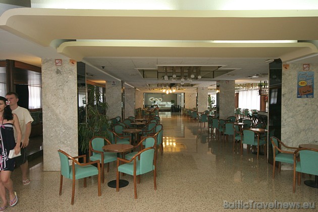 Viena no viesnīcām, ko apmeklēja BalticTravelnews.com, ir četru zvaigžņu viesnīca Oasis Park, kas atrodas Loreta de Mara Kosta Bravā 45277