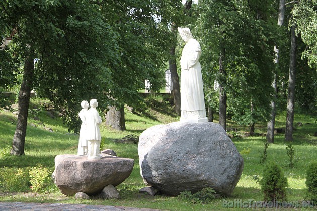 Pēc Vissvētākās Jaunavas Marijas parādīšanās bērniem, Aglona ieguva nozīmīgu statusu katoļu dievticīgo vidū 45576