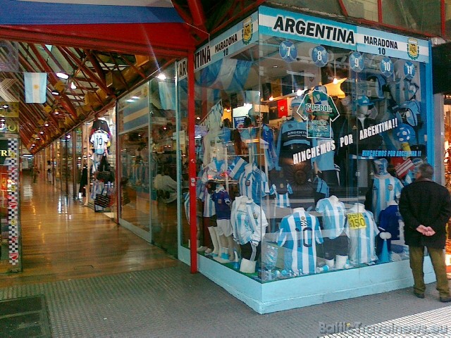 Buenosairesas lielveikalos ir tikai daži cilvēki. Mobilā telefona foto: www.relaksture.lv 45623