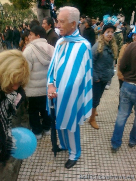 Buenosairesas futbola līdzjūtējs. Mobilā telefona foto: www.relaksture.lv 45636