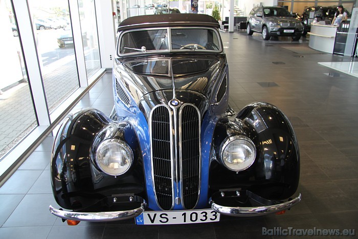Cabrio BMW 327 - šo kabrioletu ražošana uzsākta 1937. gada novembrī 45800