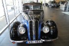 Cabrio BMW 327 - šo kabrioletu ražošana uzsākta 1937. gada novembrī 2