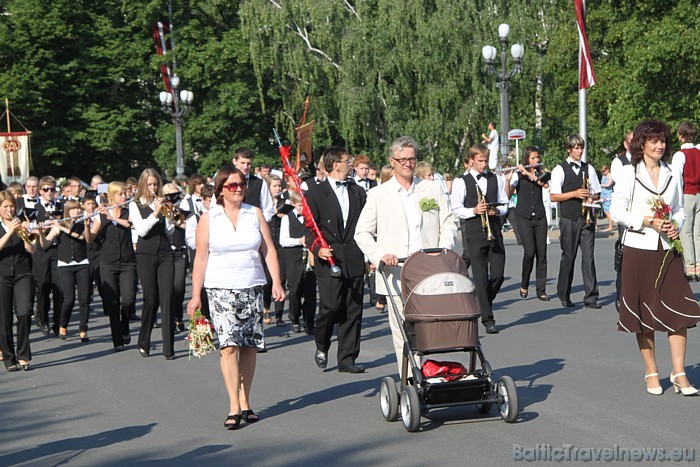 X Latvijas skolu jaunatnes dziesmu un deju svētku gājiens 46179