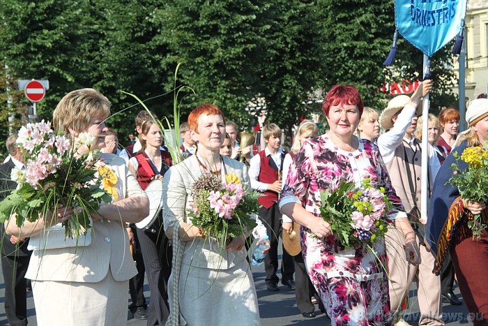 X Latvijas skolu jaunatnes dziesmu un deju svētku gājiens 46257