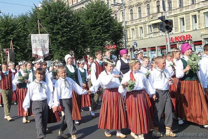 X Latvijas skolu jaunatnes dziesmu un deju svētku gājiens 46278