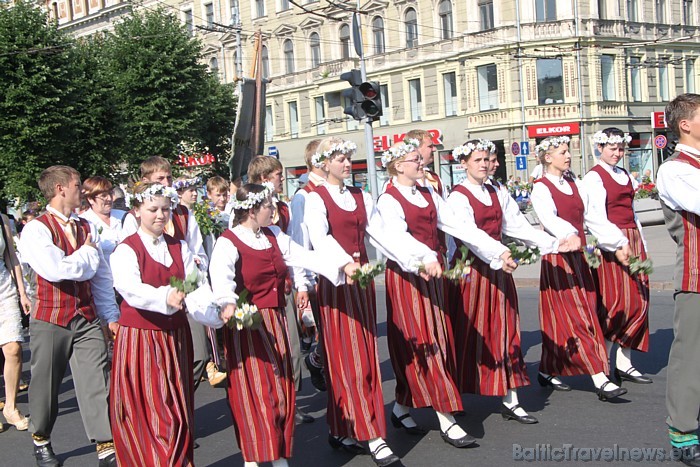 X Latvijas skolu jaunatnes dziesmu un deju svētku gājiens 46279