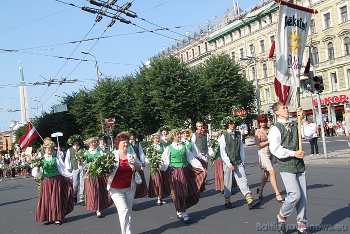 X Latvijas skolu jaunatnes dziesmu un deju svētku gājiens 46319