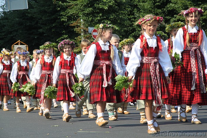 X Latvijas skolu jaunatnes dziesmu un deju svētku gājiens 46454