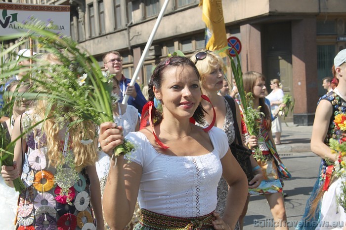 X Latvijas skolu jaunatnes dziesmu un deju svētku gājiens 46659