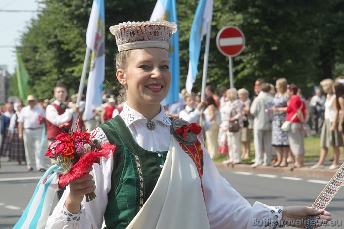 X Latvijas skolu jaunatnes dziesmu un deju svētku gājiens 46761