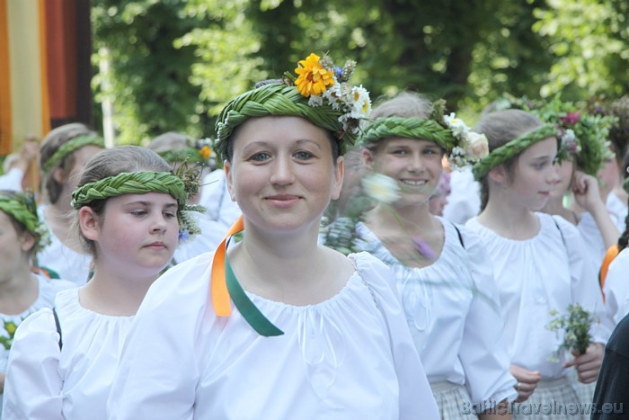 X Latvijas skolu jaunatnes dziesmu un deju svētku gājiens 46779