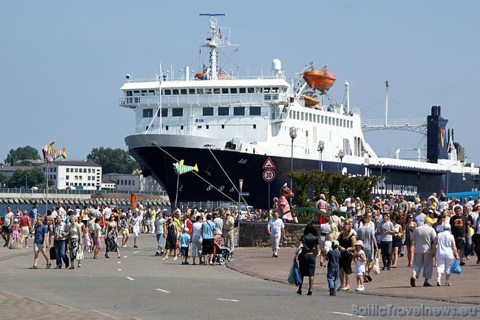 Scandlines prāmis ir pietauvojies Ventmalā – turpat, kur ir Jūras svētku galvenās norises vietas 46919