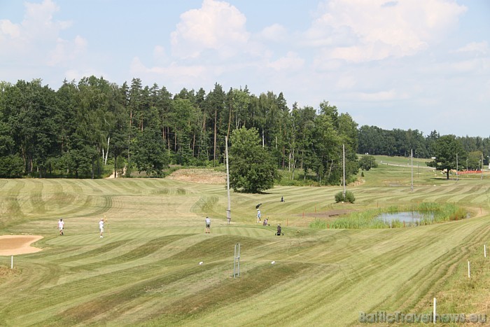 Papildus golfam Reiņa trasē iespējams spēlēt arī pludmales volejbolu, minigolfu, doties izbraucienā ar velosipēdiem, braukt ar vasaras dēli mountain b 47322