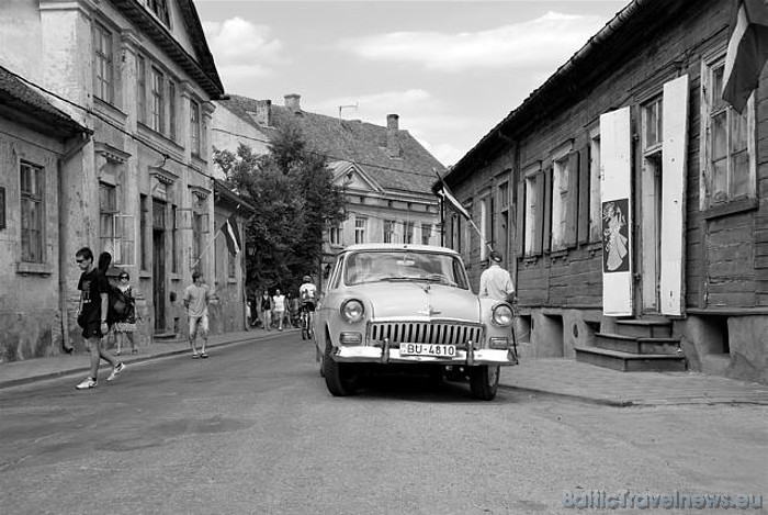 Lai piesaistītu viesu uzmanību jaunizveidotam padomju laiku lietu privātmuzejam, tā īpašnieks Meinards Mētelis Baznīcas ielā 14 novietojis savu retro  47339