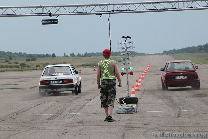 PRO drift auto priecēja skatītājus ar garām, ātrām sānslīdēm, braucot sacensību trasē, ieejas ātrums pirmajā līkumā sasniedza 130 km/h 47582