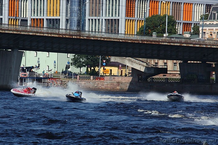 Ātrumlaivu sacīkstes Daugavā 
Foto: Juris Ķilkuts/www.fotoatelje.lv 47719