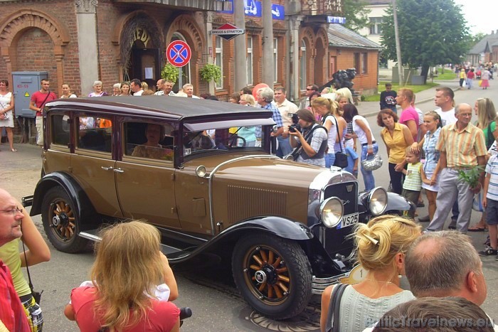 Retro auto skatītāju uzmanības lokā 47823