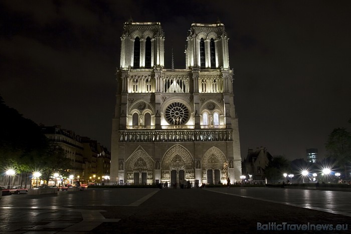 Skaistā Parīzes dievmātes katedrāle apmeklētājiem pieejama līdz pat 23 vakarā. Pa dienu rindā jāgaida aptuveni 22 minūtes
Foto: picspack/mikum 47891