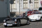 Daudzi tūristi un rīdzinieki baudīja Rīgas skatus ar antīkajām automašīnām 9