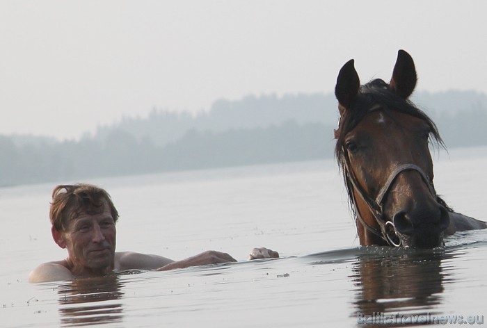 Zirga peldināšana Sīvera ezerā 48047