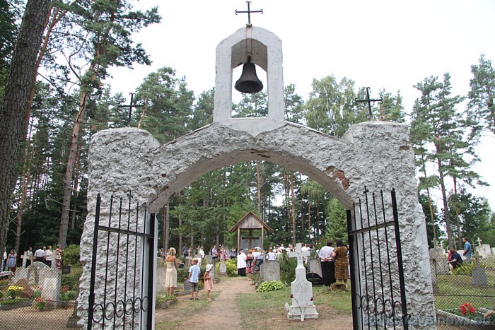 Krāslavas novada Stolu kapos 7.08.2010 tika atzīmēti kapusvētki 48072