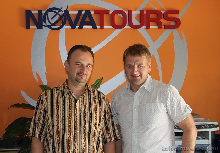 Leonīds Močeņovs (Novatours direktors) un Aivars Mackevičs (BalticTravelnews.com direktors). Vairāk informācijas par Novatours mājas lapā www.novatour 48167