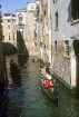 Gondolas - tūristu iemīļotākais pārvietošanās līdzeklis Venēcijā 
Foto: Fototeca ENIT/Vito Arcomano 19