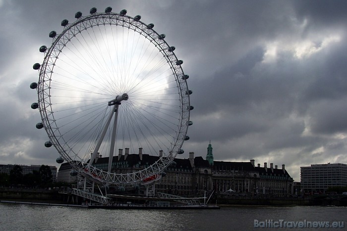 Viens no tūrisma objektiem Londonā, kas noteikti jāapskata, ir milzu panorāmas ritenis London Eye jeb Londonas acs
Foto: picspack/mh-wuff 48874