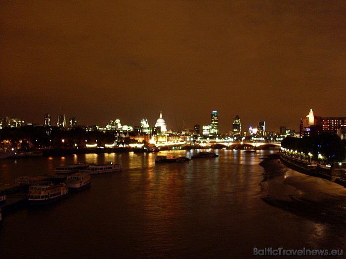 Katru gadu London Eye veic 7668 pilnus apgriezienus, veicot tādu attālumā kā no Londonas līdz Ēģiptei
Foto: picspack/mh-wuff 48881